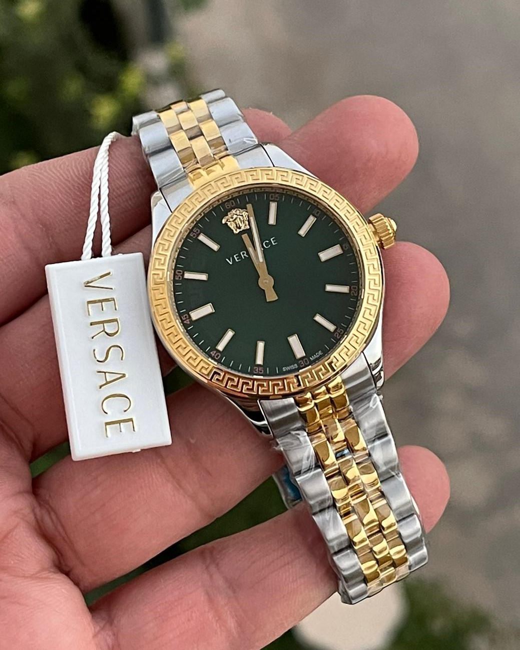 Versace Çift Renk Gold Metal Yeşil Kadran Hellenyium Bayan Kol Saati L-854